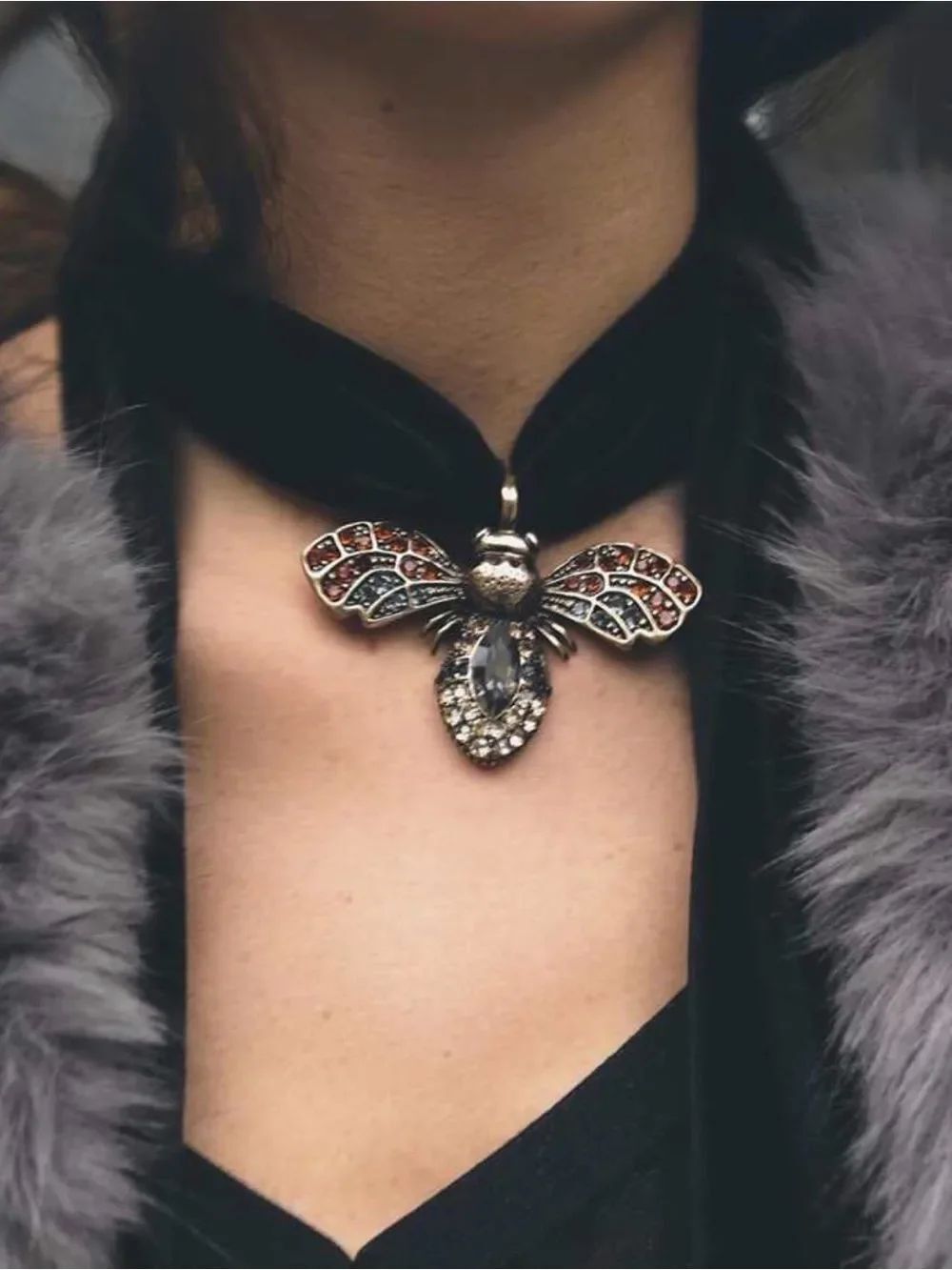 Bee Pendant Choker Necklace - Black Velvet A2068